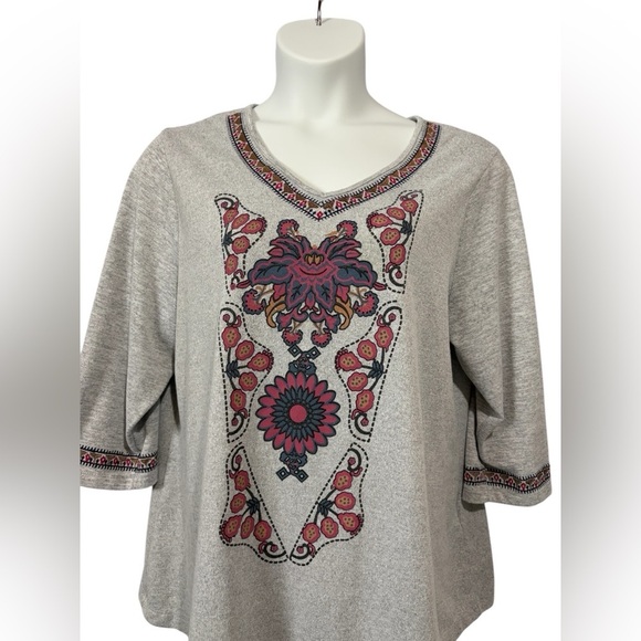 NWOT, Claire France, Plus Size Floral Sweater, 2X, Gray - Picture 4 of 10